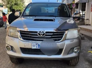 Toyota Hilux 2015 Silver