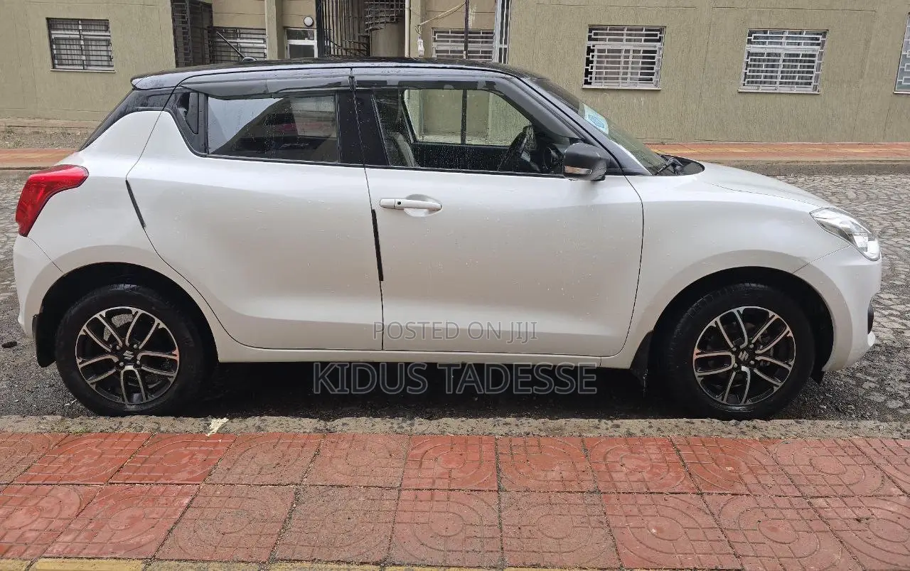 Suzuki Swift 2022 White