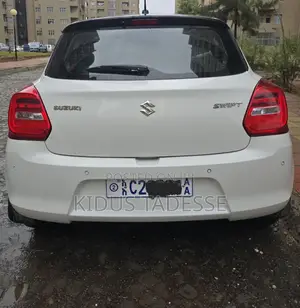 Suzuki Swift 2022 White