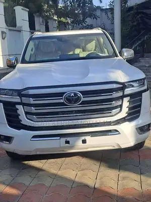 Photo - New Toyota Land Cruiser LC300 2023 White