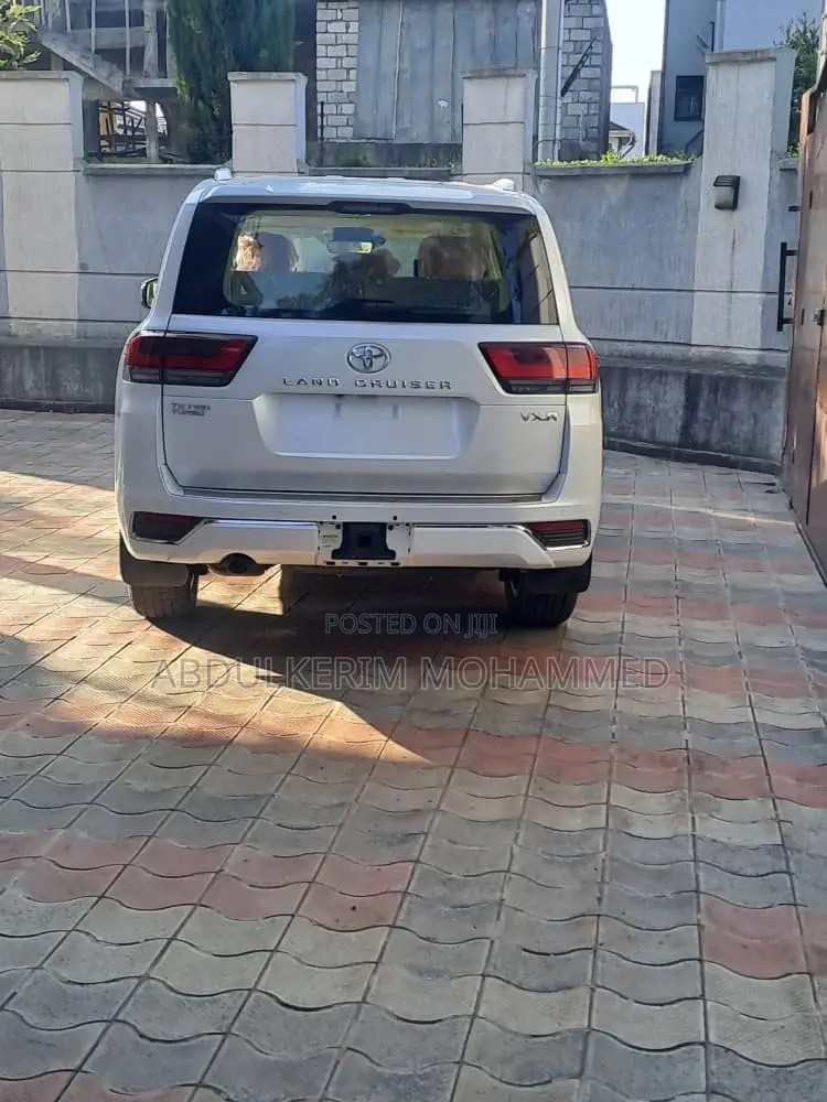 New Toyota Land Cruiser LC300 2023 White