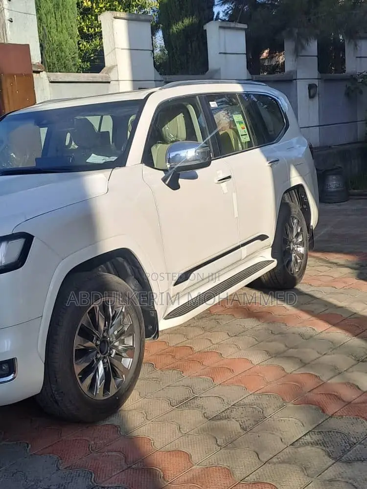 New Toyota Land Cruiser LC300 2023 White