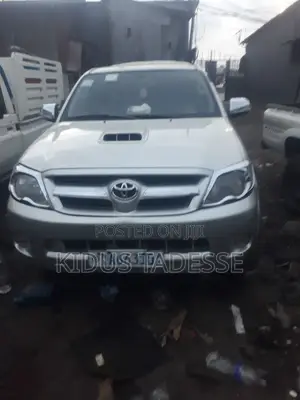 Photo - Toyota Hilux 2008 Silver