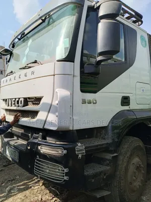 2012 Iveco ኦባማ ከነተሳቢው መስፍን በመስፍን