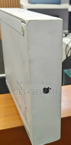 New Laptop Apple Macbook Pro 2025 M5 14-Inch 16GB Apple M5 SSD 512GB