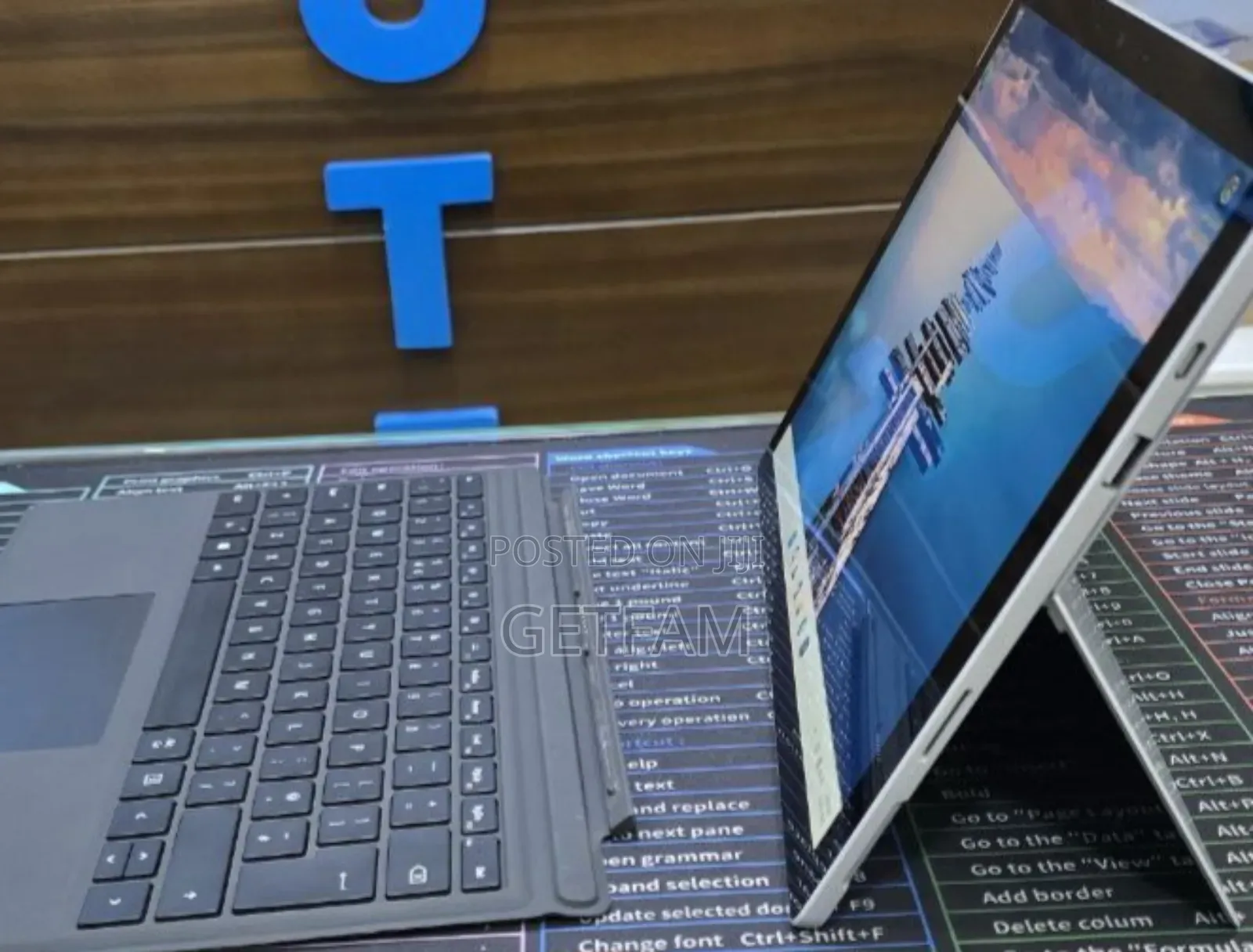 New Laptop Microsoft Surface 8GB Intel SSD 256GB