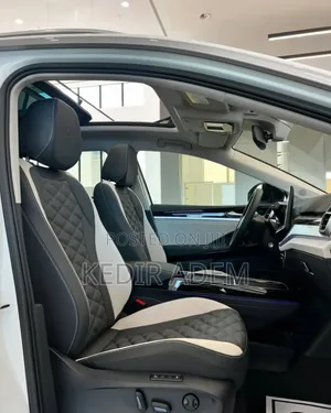 Volkswagen ID.6 2024 White