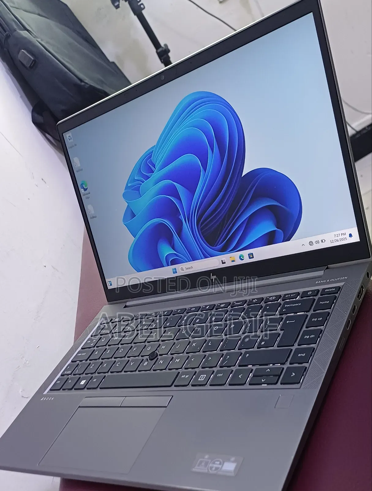 New Laptop HP ZBook Firefly G8 16GB Intel Core I7 SSD 512GB