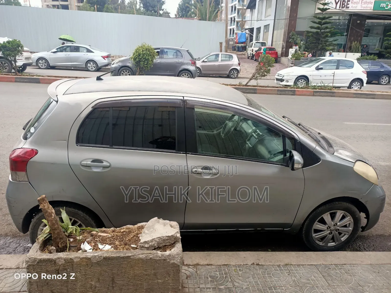 Toyota Yaris Base Sedan 4dr 2010 Gray