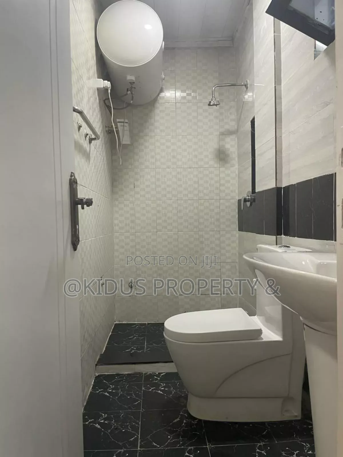 4bdrm Penthouse in Mekanisa Amigos, Nifas Silk-Lafto for sale