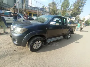 Photo - Toyota Hilux 2011 Black