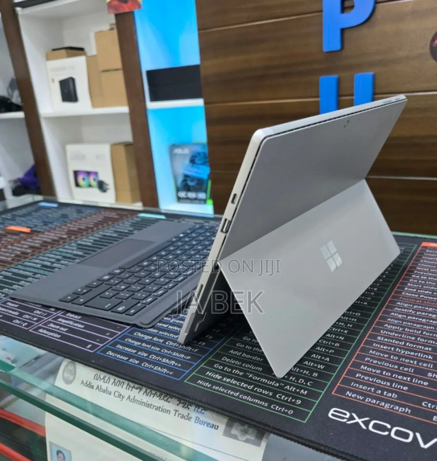 New Laptop Microsoft Surface 8GB Intel Core I5 SSD 256GB