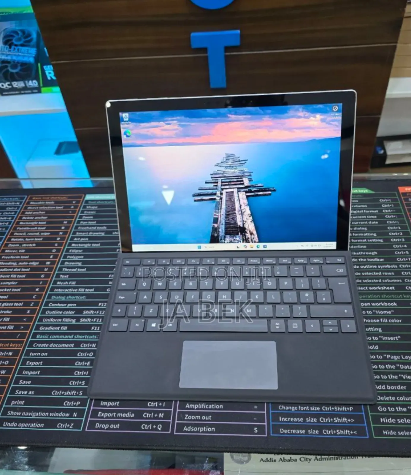 New Laptop Microsoft Surface 8GB Intel Core I5 SSD 256GB