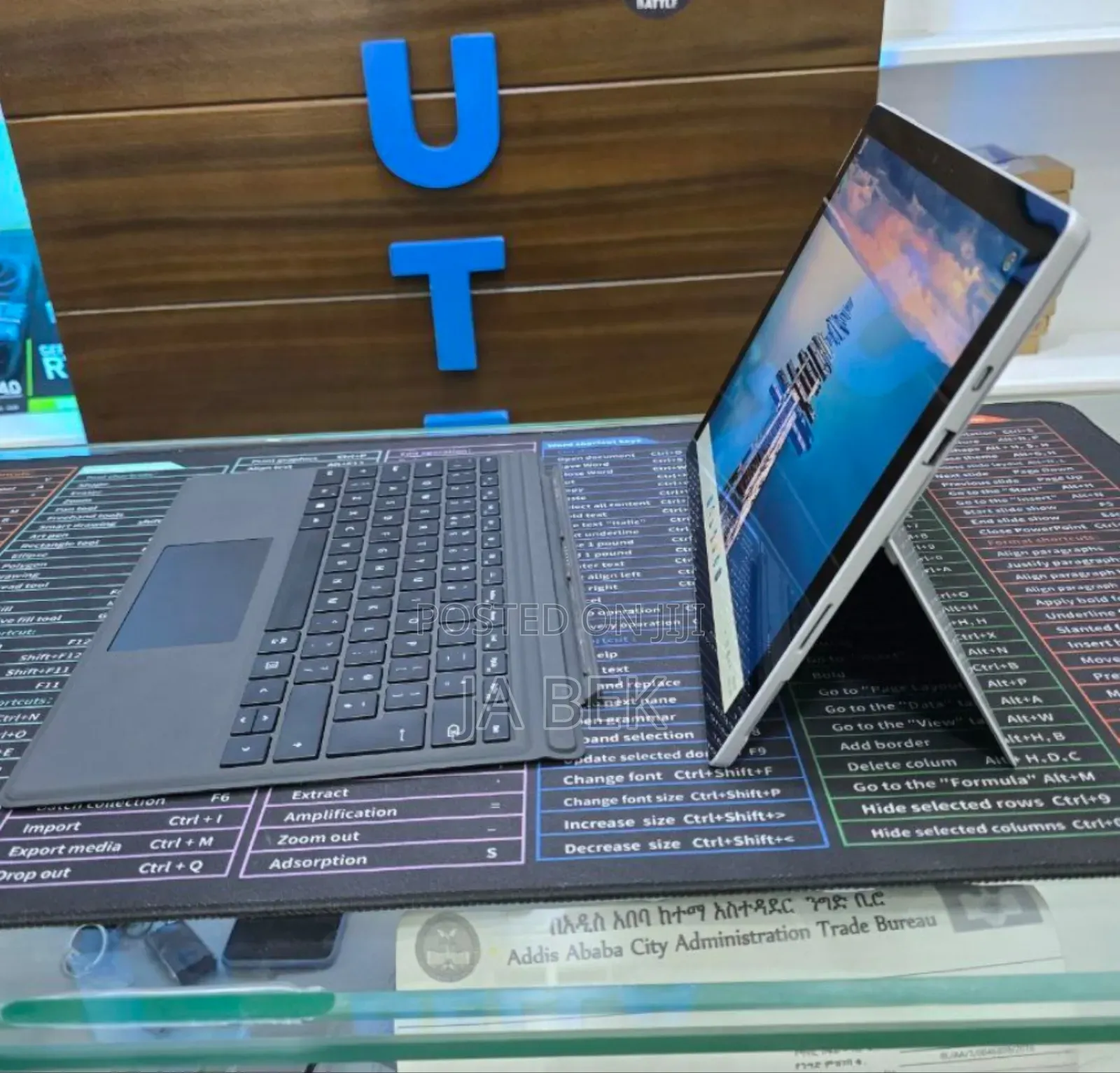 New Laptop Microsoft Surface 8GB Intel Core I5 SSD 256GB