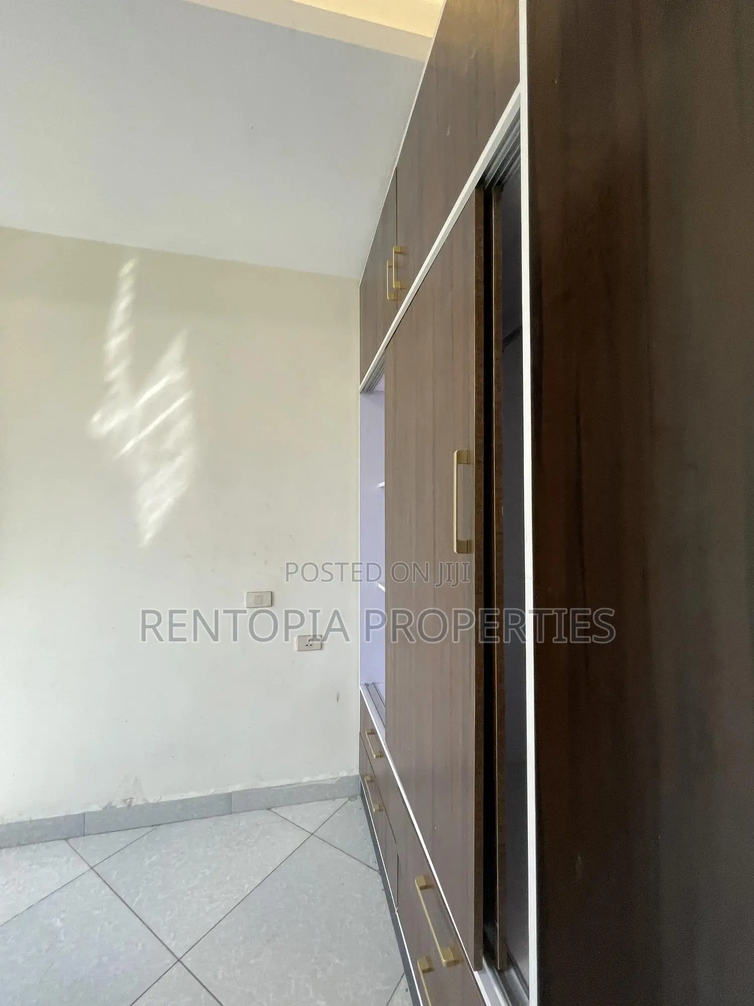 Furnished 4bdrm Apartment in Bole for rent