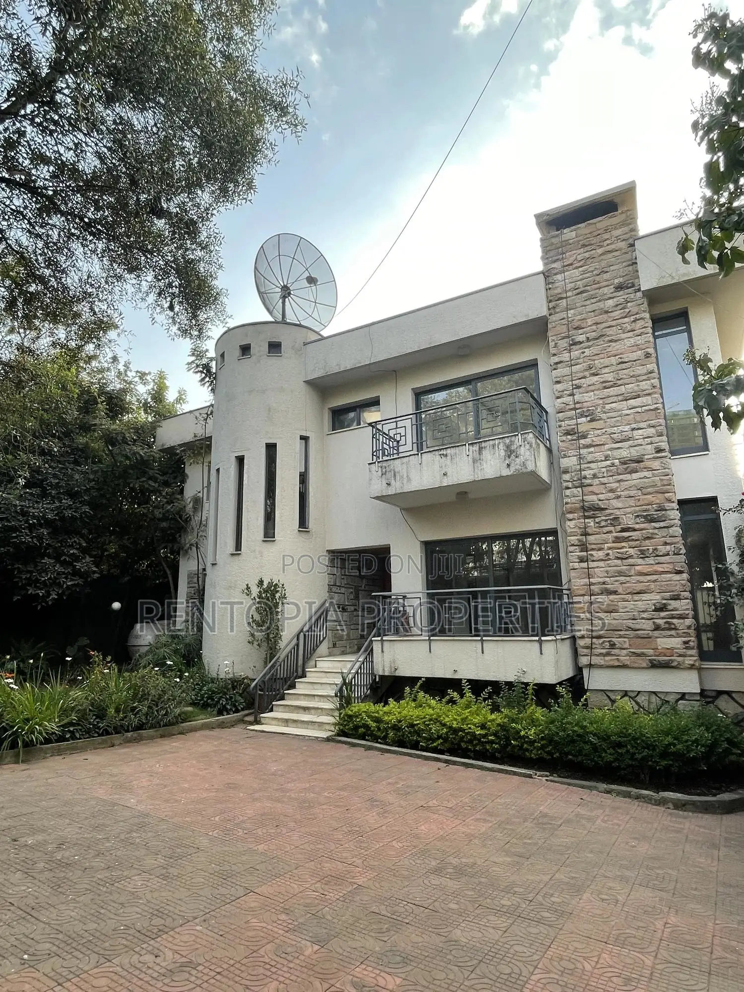 5bdrm Mansion in Bole for rent