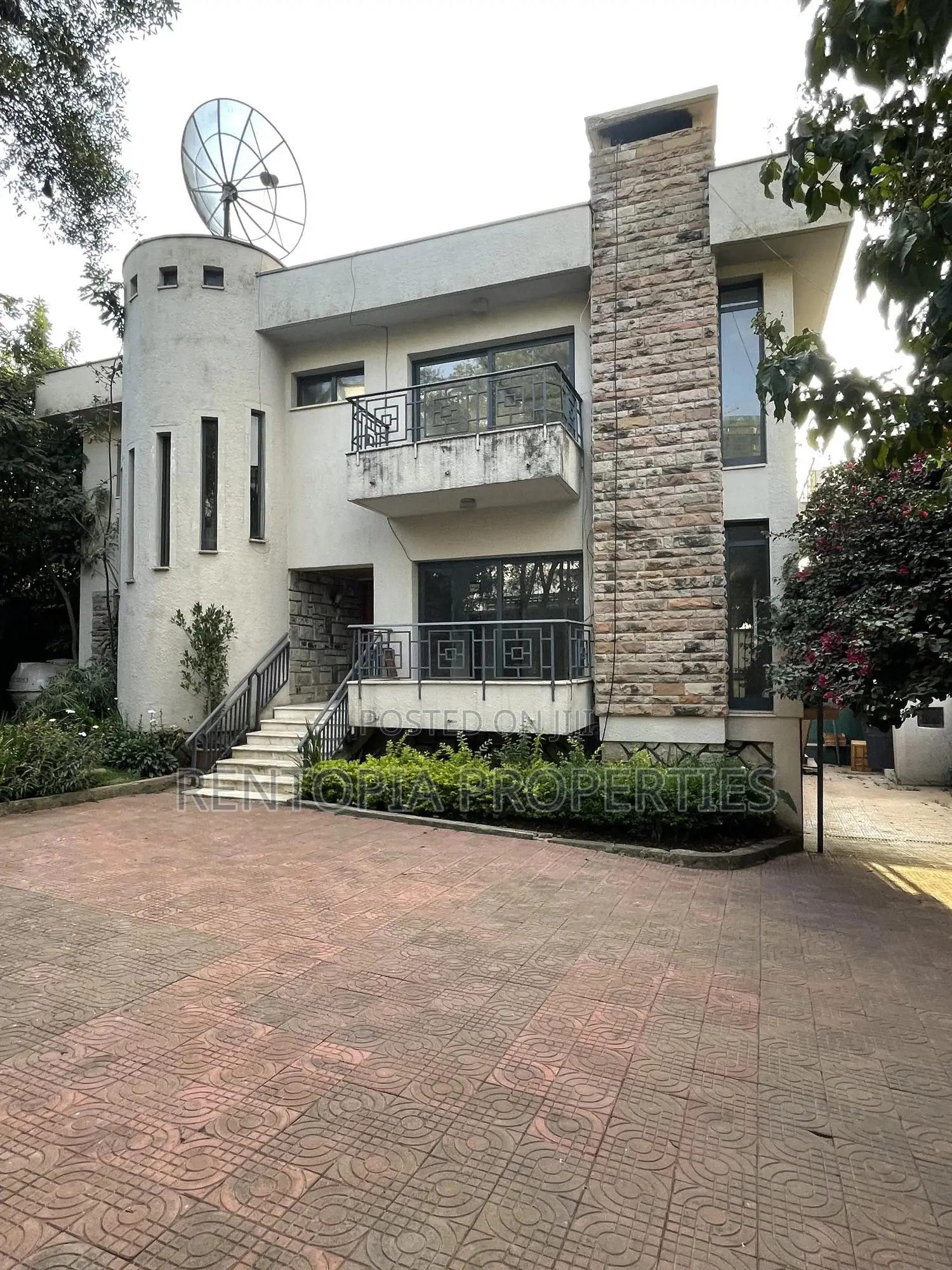 5bdrm Mansion in Bole for rent