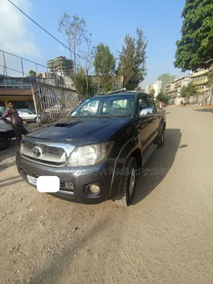 Toyota Hilux 2011 Gray