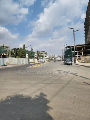 አስቸኳይ የሚሸጥ 330 ካሬ.ሜትር ለአፋርትመንትግንባታየሚሆን ቦታ ሽያጭ