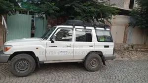 Toyota Land Cruiser 2017 Ivory