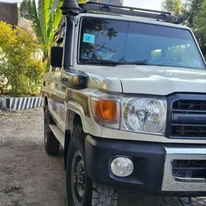 Toyota Land Cruiser 2015 Ivory