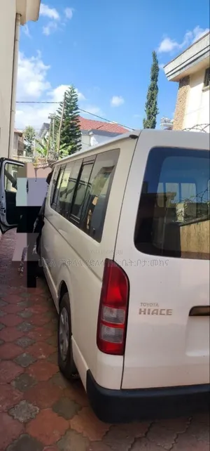 Toyota HiAce 2012 White