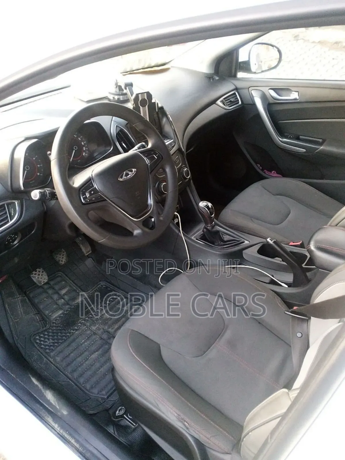 Chery Arrizo 5 2023 Ivory