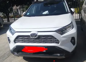 Toyota RAV4 2022 White