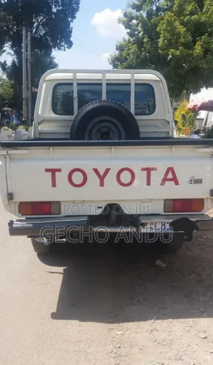 Toyota Hilux 2019 White