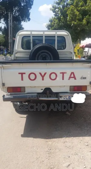 Toyota Hilux 2019 White