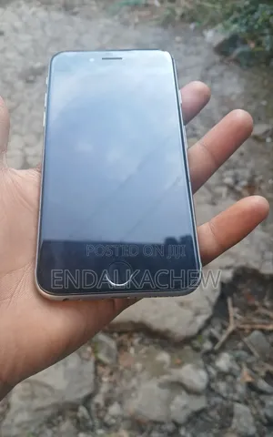 Photo - Apple iPhone 6s 16 GB Silver