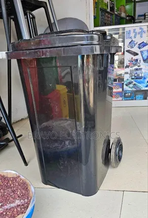 Photo - 100l Dust Bin (Garbage Bin) – Strong Easy To Move!