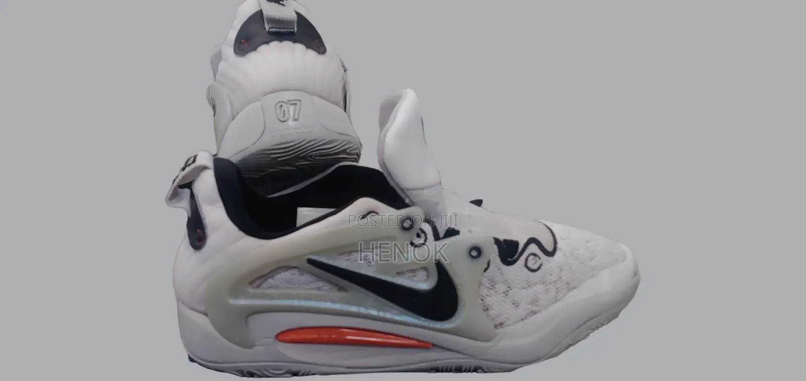 Nike(ቦንዳ ጫማ)