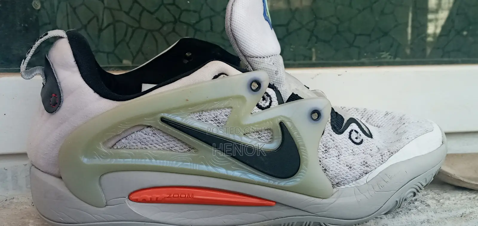 Nike(ቦንዳ ጫማ)