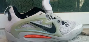 Nike(ቦንዳ ጫማ)