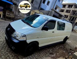 Photo - Toyota HiAce 2010