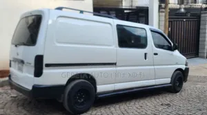 Toyota HiAce 2010