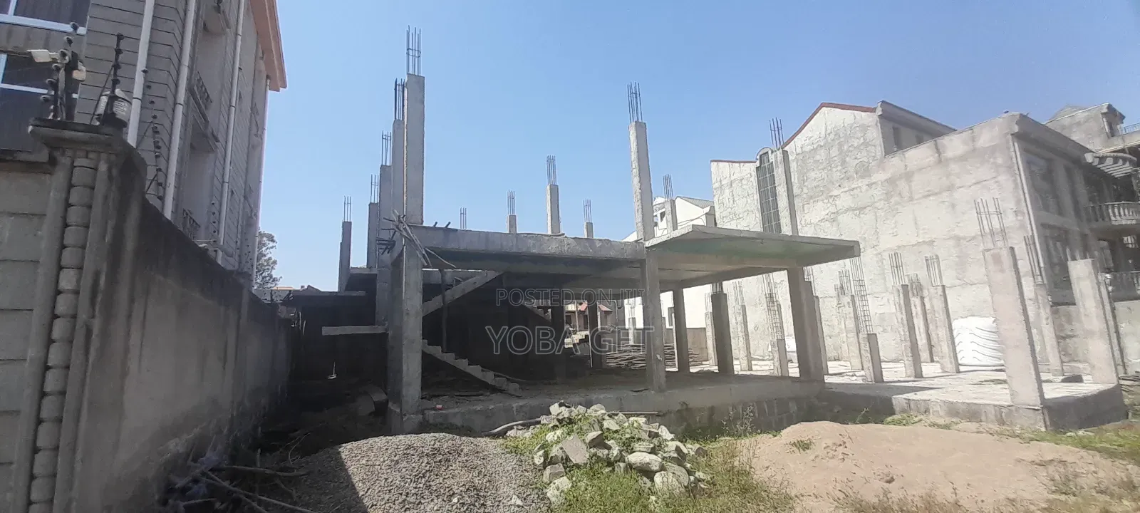 8bdrm House in Akaky Kaliti for sale