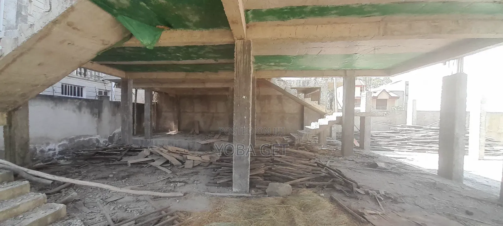 8bdrm House in Akaky Kaliti for sale