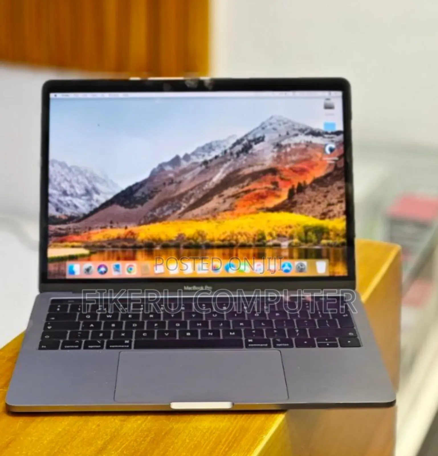 New Laptop Apple MacBook Pro 2019 16GB Intel Core I5 SSD 256GB