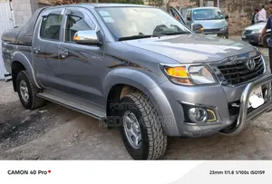 Photo - Toyota Hilux 2015 Silver