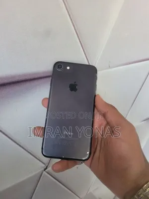 Photo - Apple iPhone 7 32 GB Black