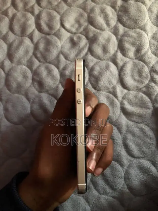 Apple iPhone 5 16 GB Gold