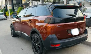 Peugeot 5008 2022 Brown