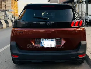 Peugeot 5008 2022 Brown