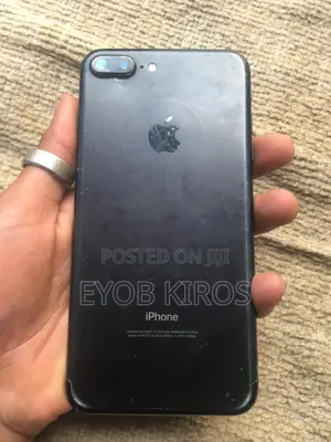 Photo - Apple iPhone 7 Plus 128 GB Black