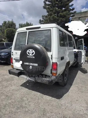 Toyota Land Cruiser 2016 White