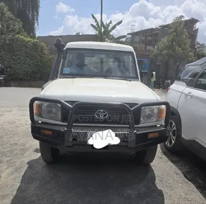 Toyota Land Cruiser 2016 White