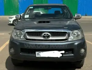 Toyota Hilux 2011 Gray