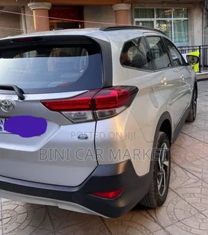 Toyota Rush 2021 Silver